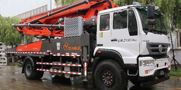 风暴平台 重汽T5G 37米 混凝土泵车